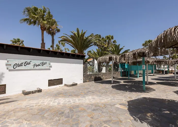 Apartament Home2book Charming Poolside Retreat