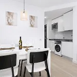 Apartment Home2book Charming Poolside Retreat