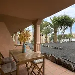Apartment Home2book Charming Poolside Retreat