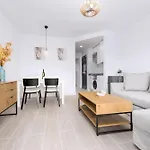 Home2book Charming Poolside Retreat Apartment