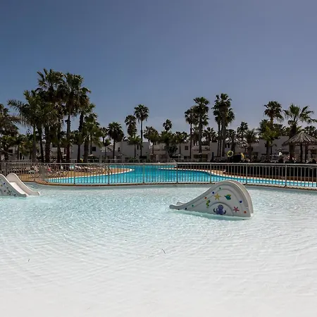 Home2book Charming Poolside Retreat Daire