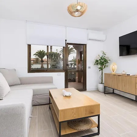 Apartment Home2book Charming Poolside Retreat