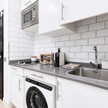 Appartement Home2book Charming Poolside Retreat