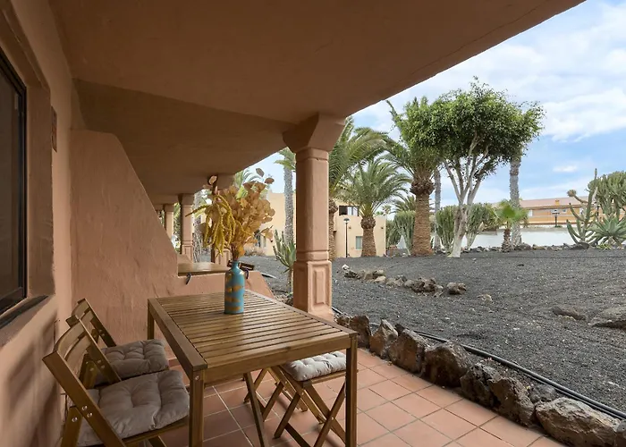 Daire Home2book Charming Poolside Retreat