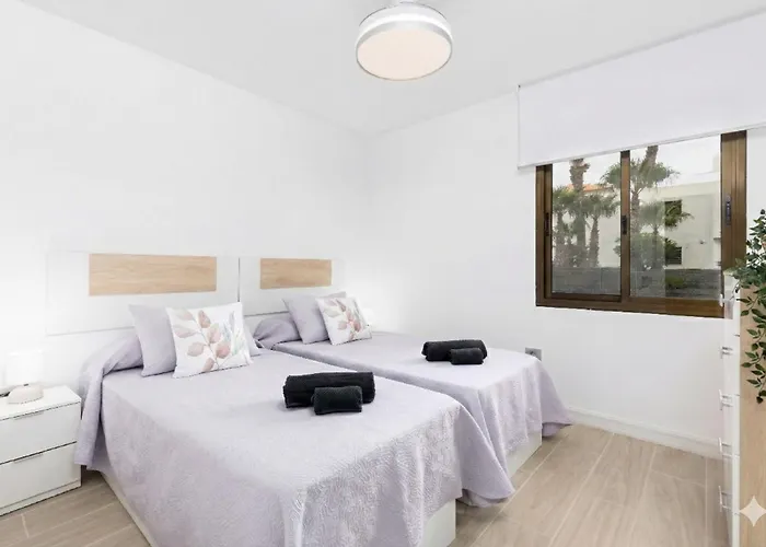 Daire Home2book Charming Poolside Retreat *