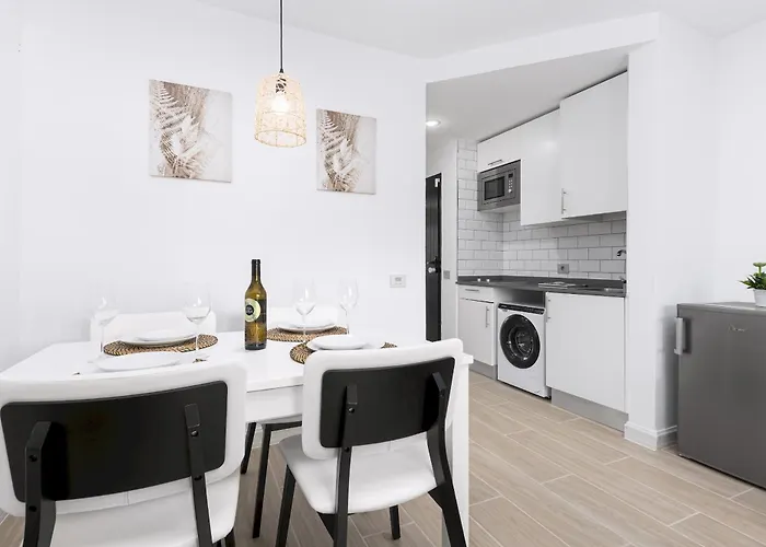 Apartamento Home2book Charming Poolside Retreat