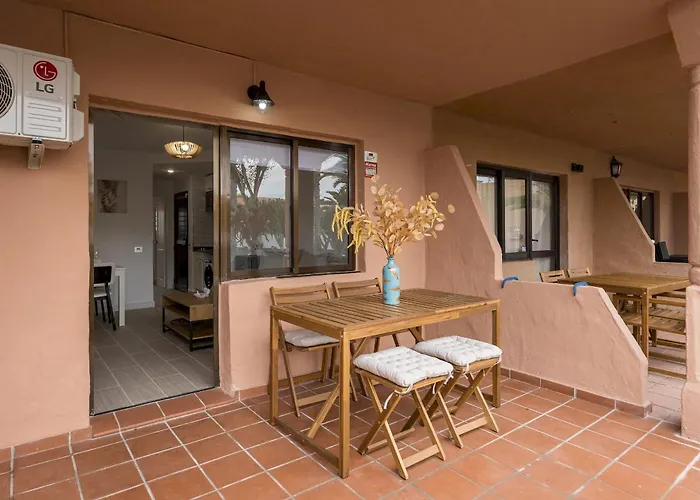 Home2book Charming Poolside Retreat Apartamento *